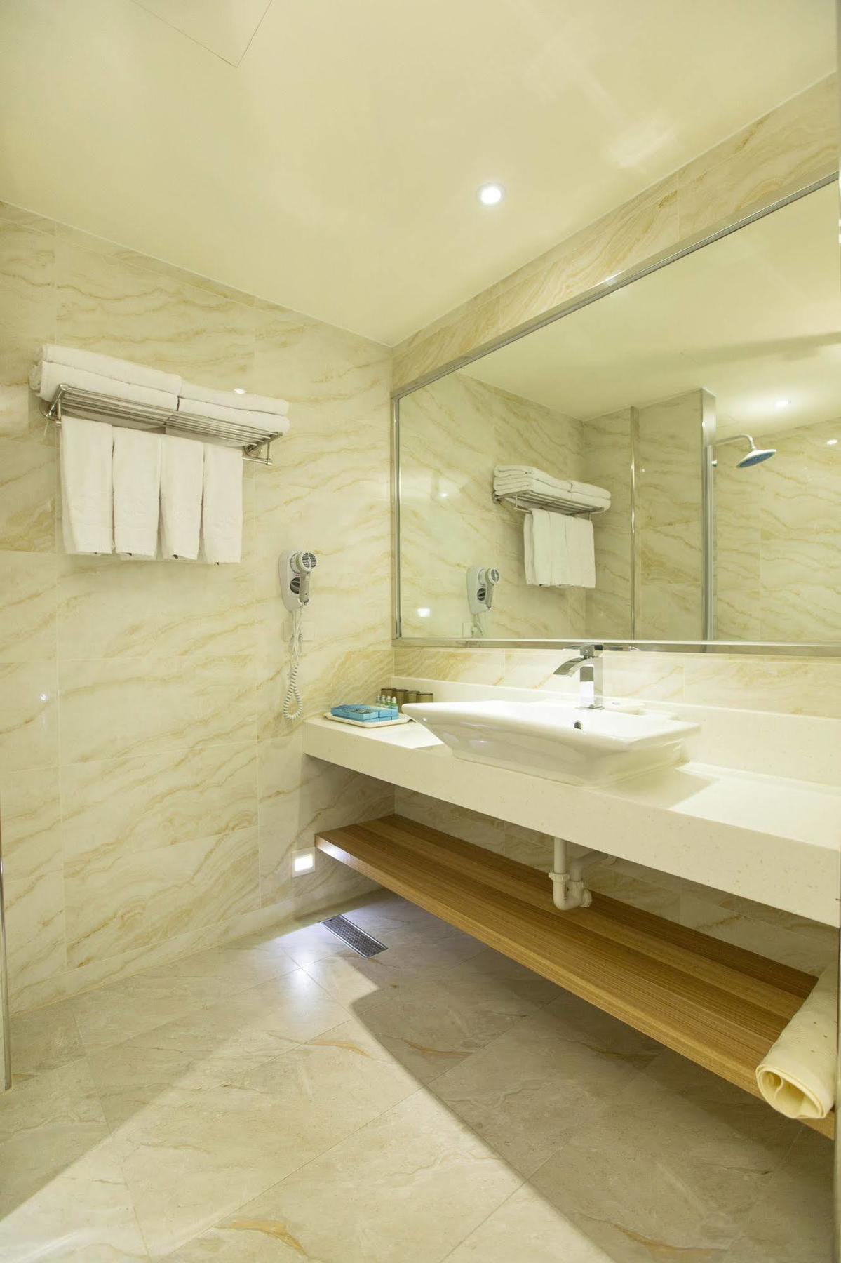 Taitung Kaishen Starlight Hotel מראה חיצוני תמונה