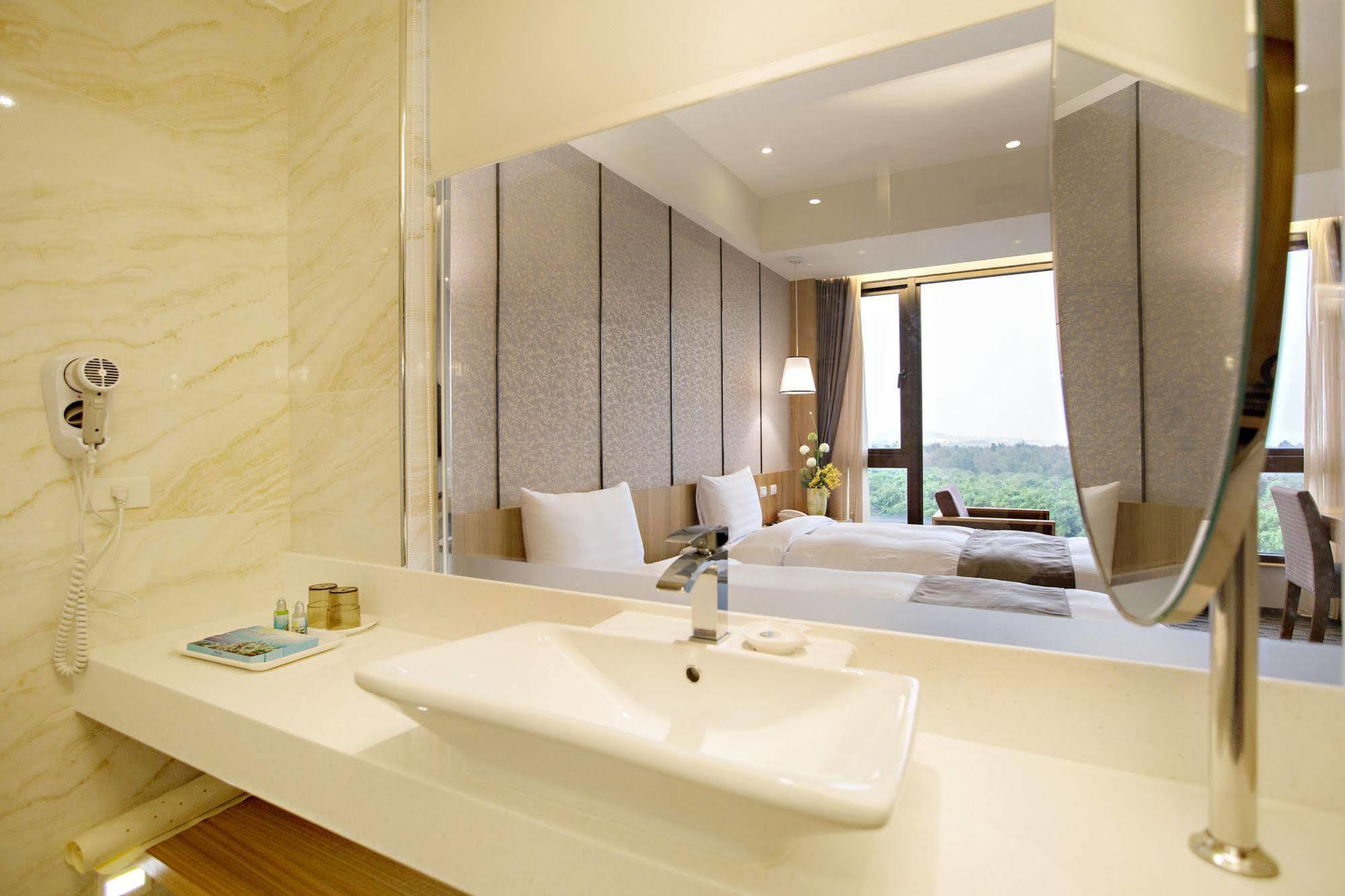 Taitung Kaishen Starlight Hotel מראה חיצוני תמונה