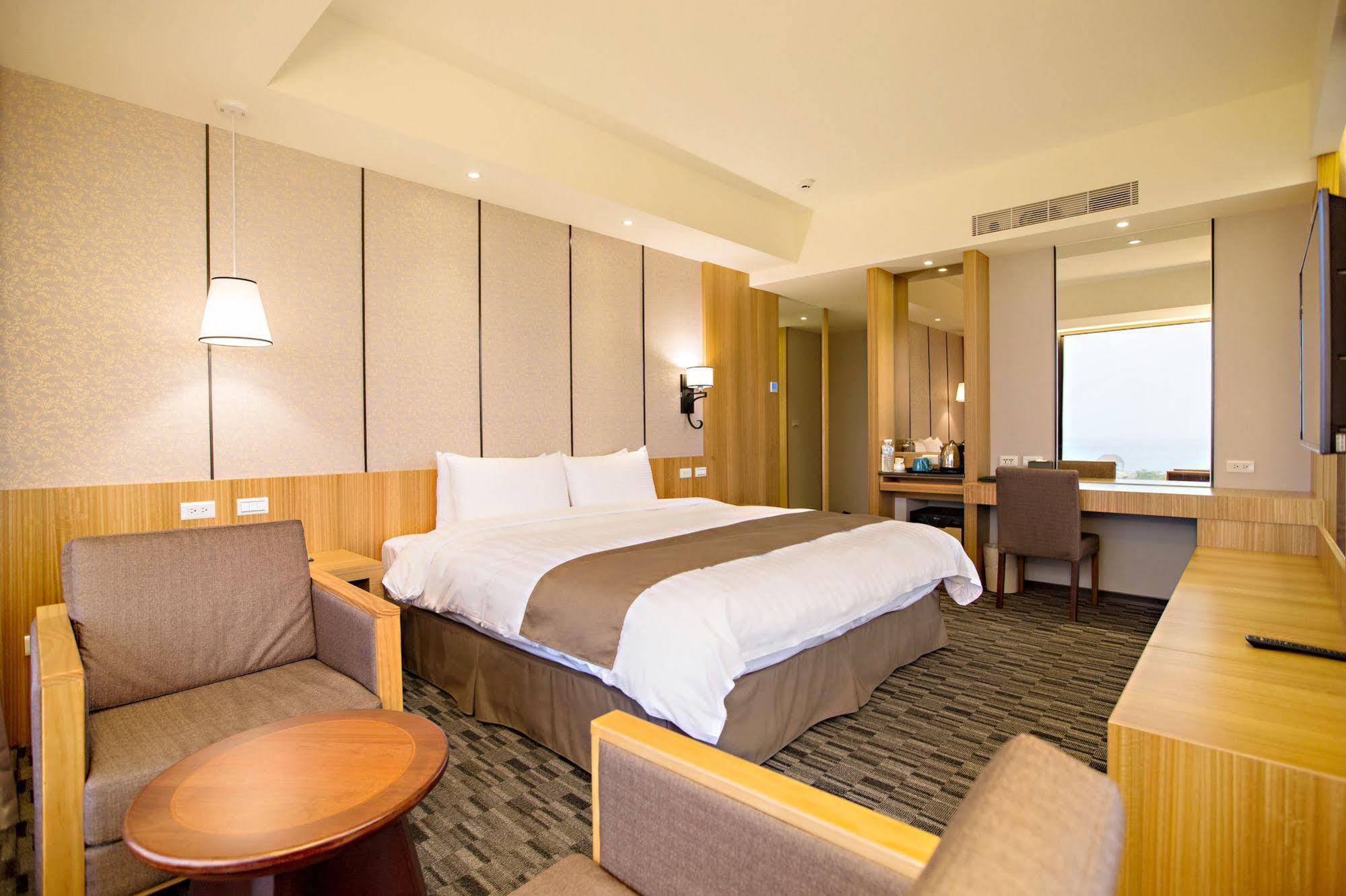 Taitung Kaishen Starlight Hotel מראה חיצוני תמונה